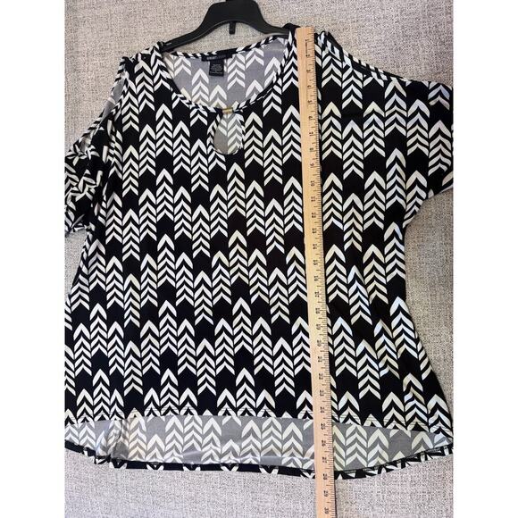 Robert Louis Black White Geometric Design Cold Shoulder Short Sleeve Shirt Sz L - Picture 6 of 10